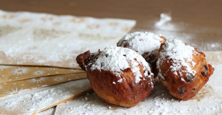 deep-fried-doughnut-balls-g770a7996f_1920